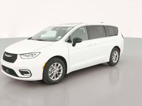 New 2026 Chrysler Pacifica Limited image 1