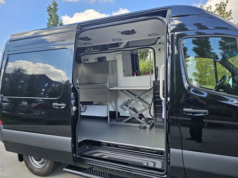 New 2024 Mercedes-Benz Sprinter 144 Cargo w/ Acoustic Package image 21