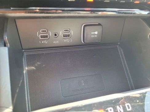 Used 2023 Jeep Grand Cherokee Overland w/ Luxury Tech Group IV AWD/4WD image 22