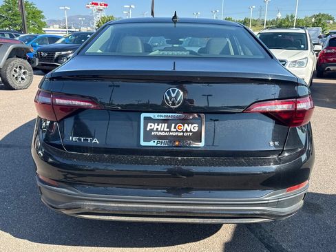 Used 2024 Volkswagen Jetta SE FWD image 9