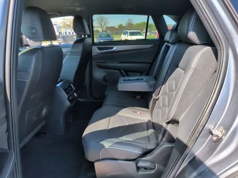 Used 2025 Volkswagen Atlas Cross Sport SE AWD/4WD image 13