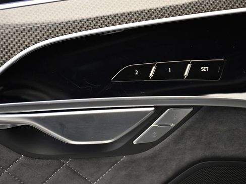 Used 2025 Audi S8 image 31