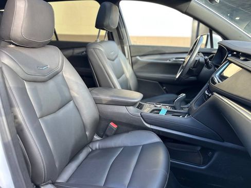 Used 2024 Cadillac XT6 Luxury w/ LPO, Floor Liner Package AWD/4WD image 16