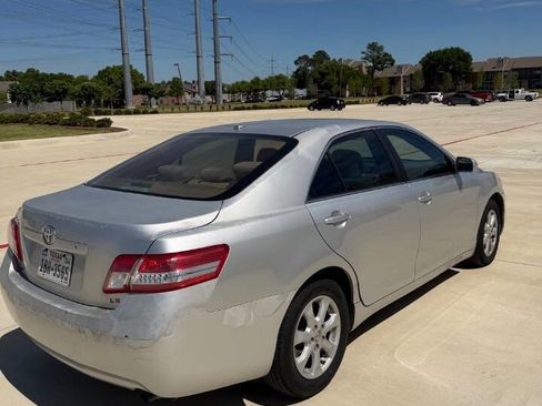 Used 2010 Toyota Camry LE image 7