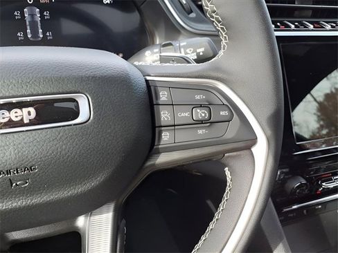 New 2025 Jeep Grand Cherokee Laredo X w/ Luxury Tech Group I image 22