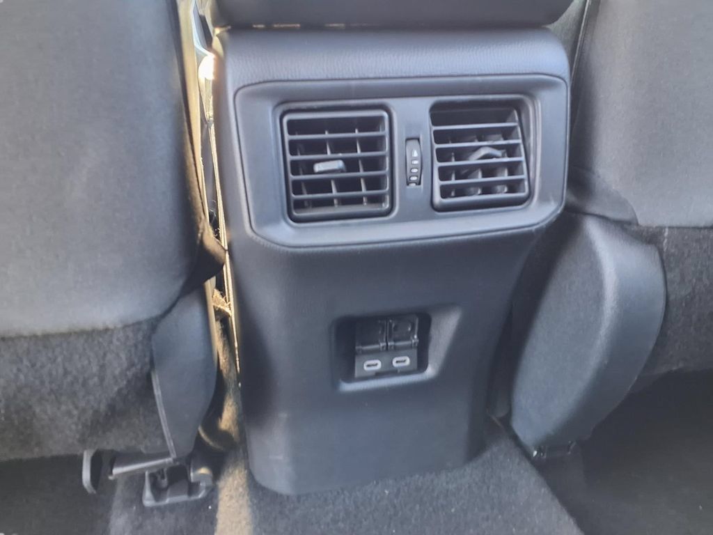 Used 2025 Toyota RAV4 XLE FWD image 22