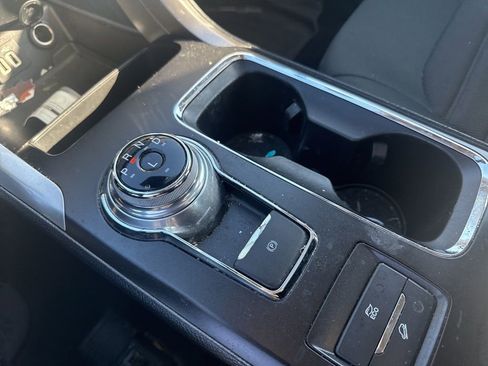 Used 2019 Ford Fusion SE image 12