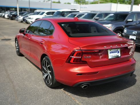 Used 2020 Volvo S60 T6 Momentum AWD/4WD image 5