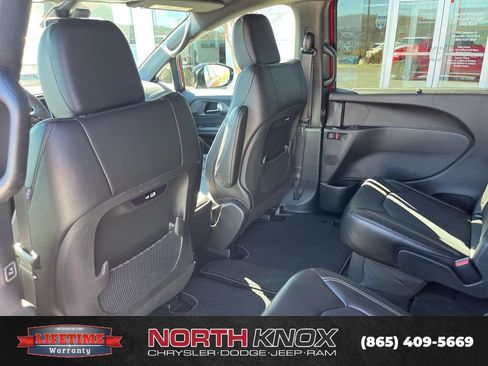 New 2026 Chrysler Pacifica Select image 15