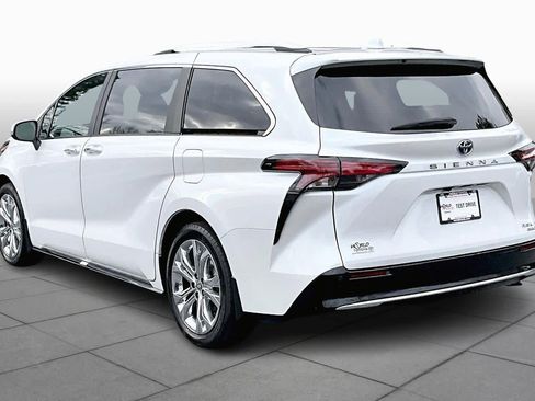Used 2024 Toyota Sienna Platinum image 11