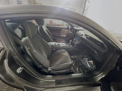 Used 2017 Ford Mustang Coupe RWD image 30