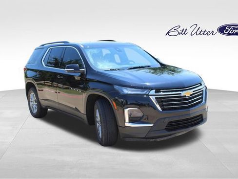 Used 2023 Chevrolet Traverse LT FWD image 3
