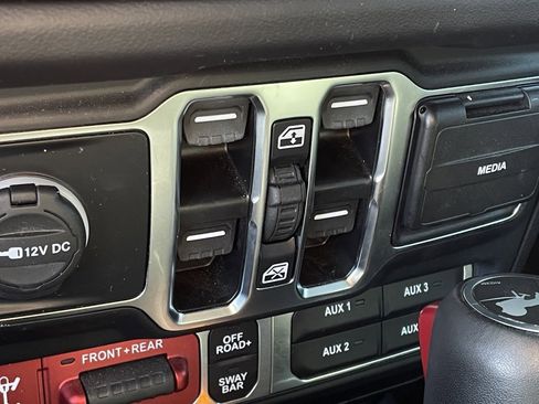 Used 2024 Jeep Wrangler Unlimited Rubicon image 22