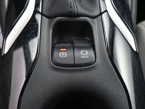 Used 2022 Toyota RAV4 XLE w/ Convenience Package image 13