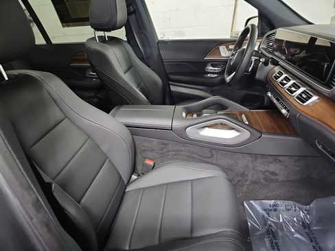 Certified 2025 Mercedes-Benz GLS 450 4MATIC image 11