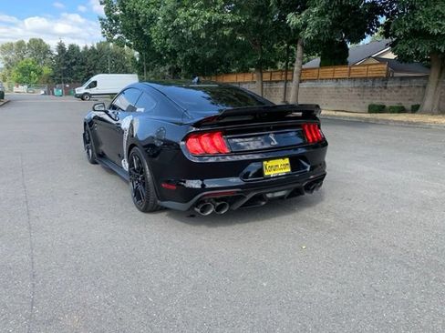 Used 2021 Ford Mustang Shelby GT500 w/ Technology Package RWD image 3