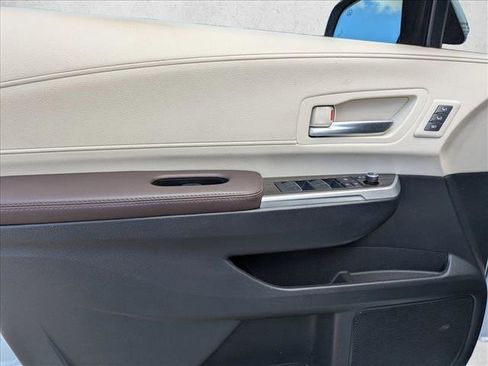 Certified 2023 Toyota Sienna Platinum image 11
