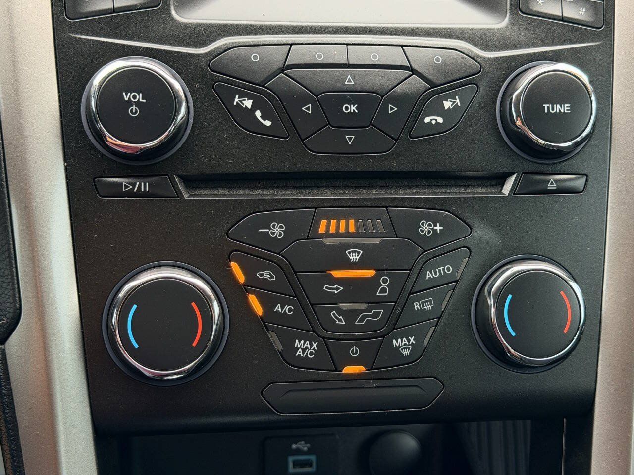 Used 2018 Ford Fusion SE FWD image 36