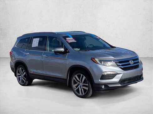 Used 2017 Honda Pilot Touring image 3