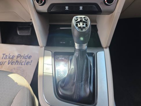 Used 2017 Hyundai Elantra SE FWD image 17