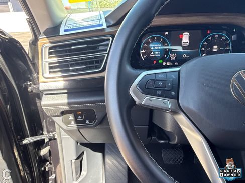 Used 2025 Volkswagen Atlas SE AWD/4WD image 27