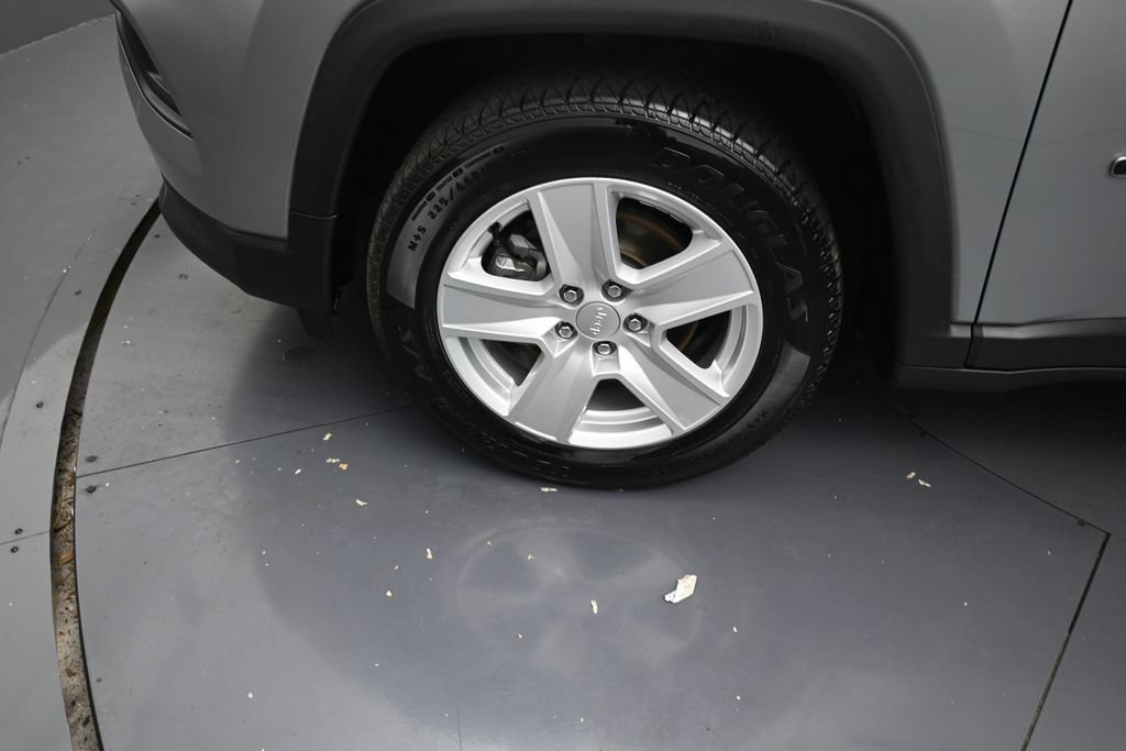 Used 2022 Jeep Compass Latitude FWD image 9