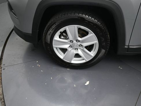 Used 2022 Jeep Compass Latitude FWD image 9