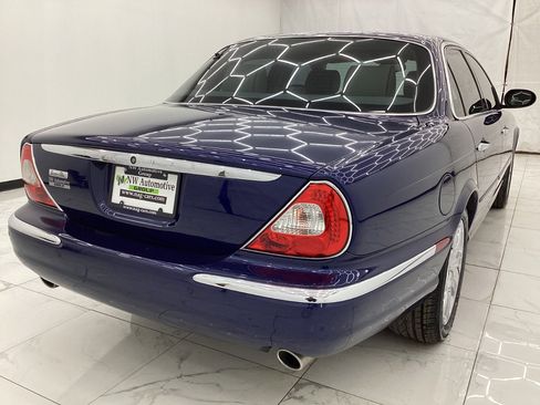 Used 2004 Jaguar XJ8 image 9