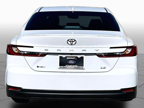 Used 2025 Toyota Camry LE FWD image 5