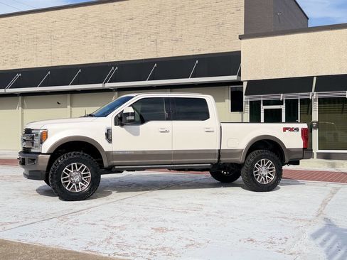 Used 2019 Ford F250 King Ranch w/ King Ranch Ultimate Package AWD/4WD image 3