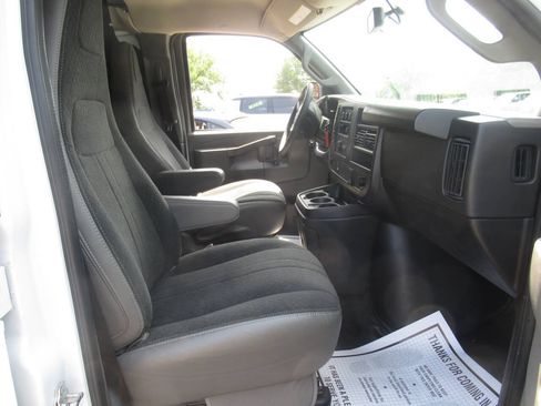 Used 2025 GMC Savana 2500 w/ Driver Convenience Package RWD image 5