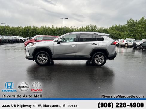 Used 2025 Toyota RAV4 XLE AWD/4WD image 4