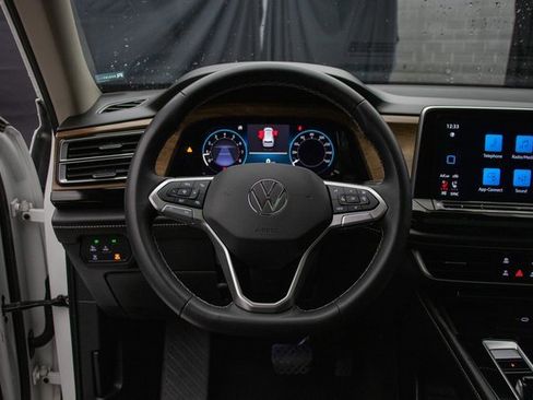 Used 2024 Volkswagen Atlas SE image 27