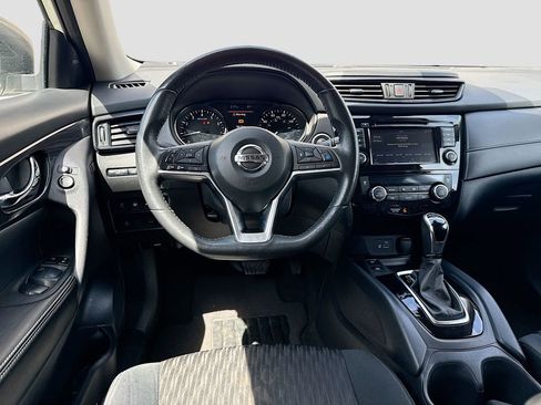 Used 2019 Nissan Rogue SV w/ Premium Package FWD image 17