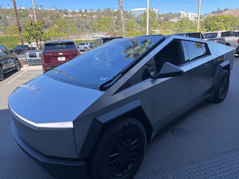 Used 2025 Tesla Cybertruck AWD Crew Cab image 2