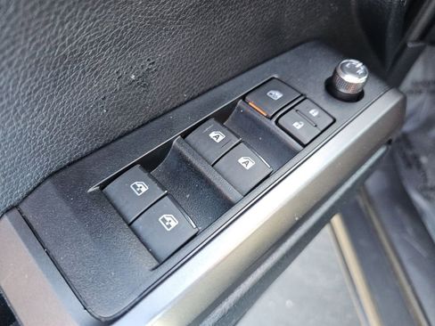 Used 2016 Toyota Tacoma TRD Off-Road AWD/4WD image 31