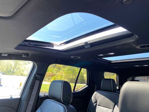 Used 2023 Chevrolet Traverse Premier w/ Redline Edition image 37