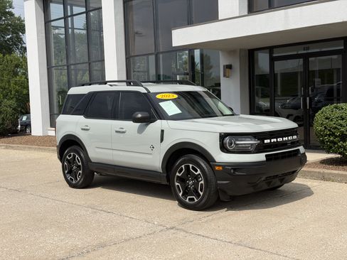 Used 2023 Ford Bronco Sport Outer Banks AWD/4WD image 2