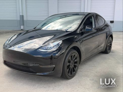 Used 2023 Tesla Model Y Long Range AWD/4WD image 1