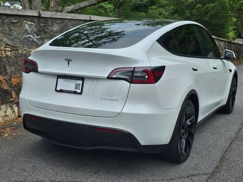 Used 2022 Tesla Model Y Long Range AWD/4WD image 11