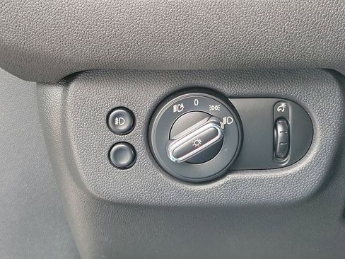 Used 2019 MINI Cooper Clubman ALL4 w/ Premium Package image 30