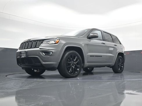 Used 2022 Jeep Grand Cherokee Laredo X image 19