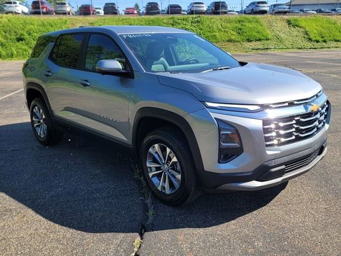 Used 2026 Chevrolet Equinox LT w/ Convenience Package II FWD image 16