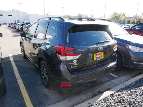 Used 2019 Subaru Forester Premium image 4