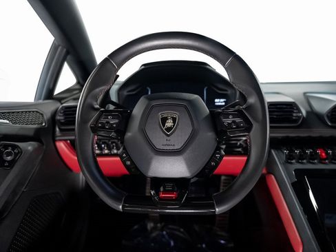 Used 2020 Lamborghini Huracan EVO image 39