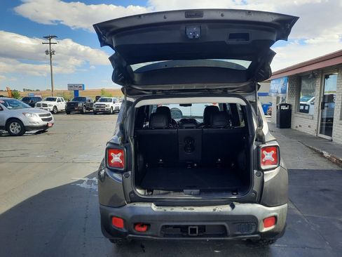 Used 2016 Jeep Renegade Trailhawk w/ Premium Trailhawk Package AWD/4WD image 17