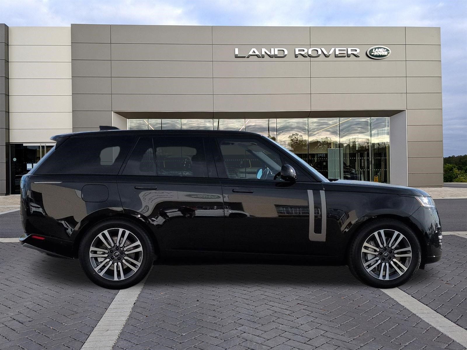 Used 2024 Land Rover Range Rover SE AWD/4WD image 4