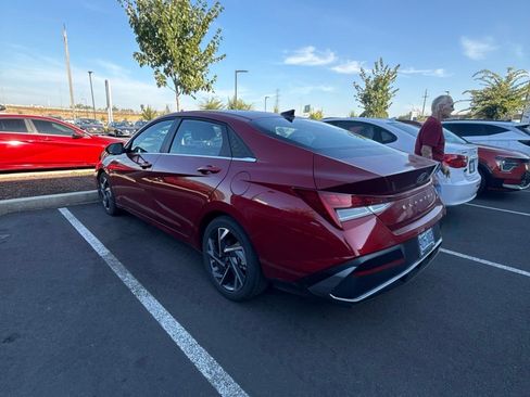 Used 2025 Hyundai Elantra Limited FWD image 6