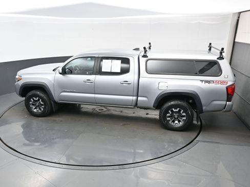 Used 2018 Toyota Tacoma TRD Off-Road w/ Technology Package AWD/4WD image 34