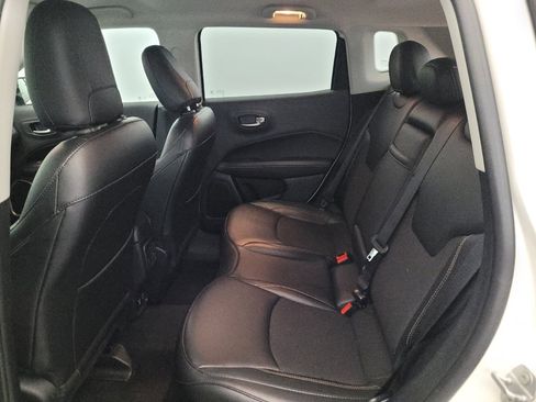 Used 2019 Jeep Compass Latitude w/ Popular Equipment Group AWD/4WD image 18